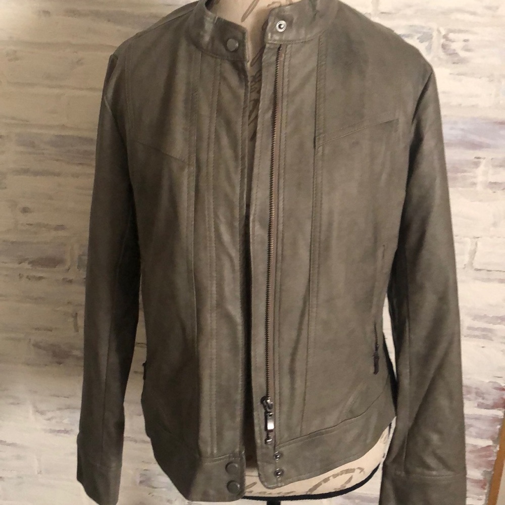 BERNARDO Tailored Faux Leather Jacket size Large. Chest measures 15”,